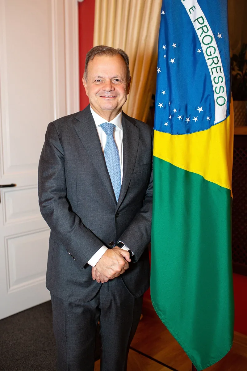 H.E. Rodrigo Baena Soares beside the Brazilian flag at the Faces of Brazil gala